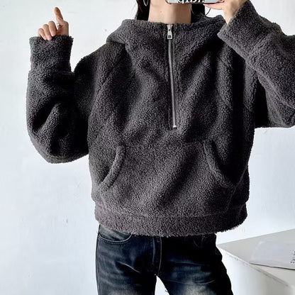 Camisola com capuz e meio zíper