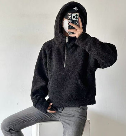 Camisola com capuz e meio zíper