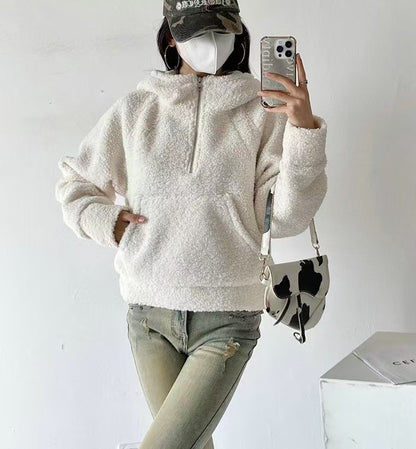 Camisola com capuz e meio zíper